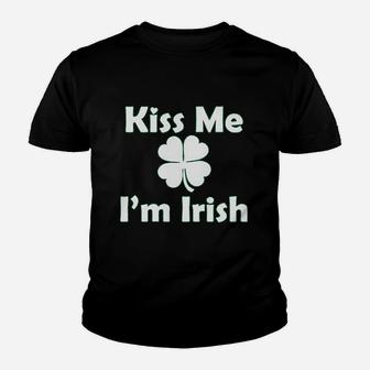 Kiss Me I Am Irish Four Leaf Beer St Patricks Day Kid T-Shirt - Seseable