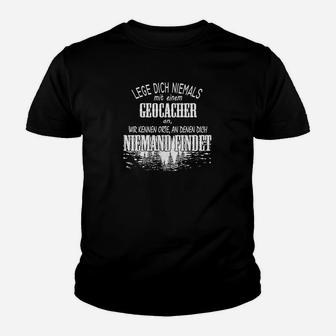 Lege Dich Niemals Mit Einem Geocacher An Kinder T-Shirt - Seseable