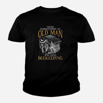 Never Underestimate An Old Man Who Loves Beekeeping Kid T-Shirt - Seseable