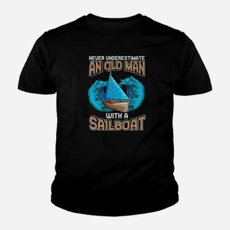 Never Underestimate Old Man Sailboa Boat Papa Dad Kid T-Shirt - Seseable