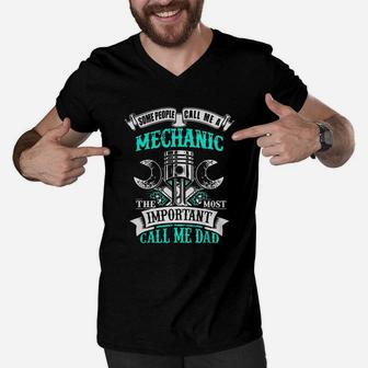 Fathers Day - Mens Mechanic Dad Gift For Fathers Day Men V-Neck Tshirt - Seseable