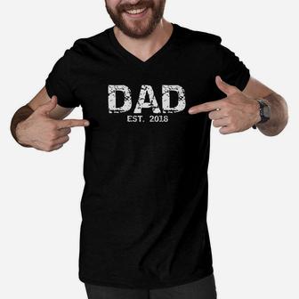 Mens Fathers Day Gift For Toddler Dads Distressed Dad Est 2018 Premium Men V-Neck Tshirt - Seseable