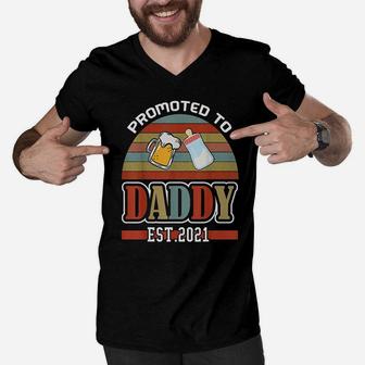 Promoted To Daddy 2021 Retro New Baby Dad Est 2021 Men V-Neck Tshirt - Seseable