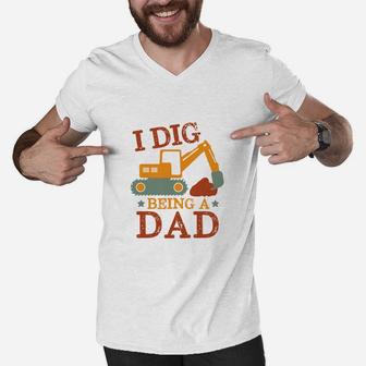 I Dig Being A Dad Excavator Gift For New Father Men V-Neck Tshirt - Seseable