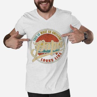 What An Awesome Looks Like Funny Dad Papa Grandpa Gifts Men V-Neck Tshirt - Seseable