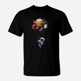 Cat As Astronaut In Space Holding Planet Balloon T-Shirt - Seseable