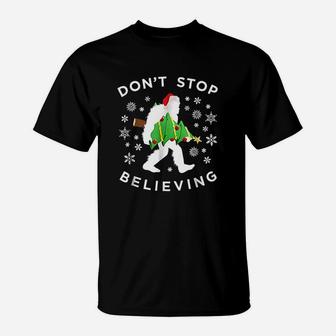 Christmas Tree Bigfoot Dont Stop Believing Xmas T-Shirt - Seseable