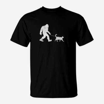 Funny Bigfoot Walking A Cat Sasquatch Yeti Cat Gift T-Shirt - Seseable