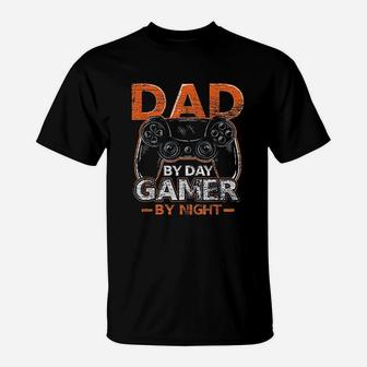 Gaming Gift Dad By Day Gamer By Night Dad T-Shirt - Seseable
