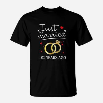 Just Married 5 Years Ago Funny Couple 5th Anniversary Gift T-Shirt - Seseable