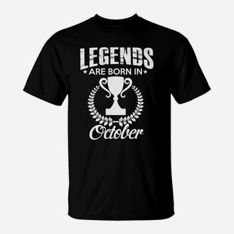 Legends Born October T-Shirt, Lorbeerkranz & Pokal Design - Seseable