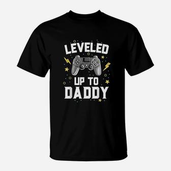 Leveled Up To Daddy Baby Announcement Gaming Gamer T-Shirt - Seseable