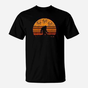 Retro Bigfoot Ufo Abduction Vintage Sasquatch Believe T-Shirt - Seseable