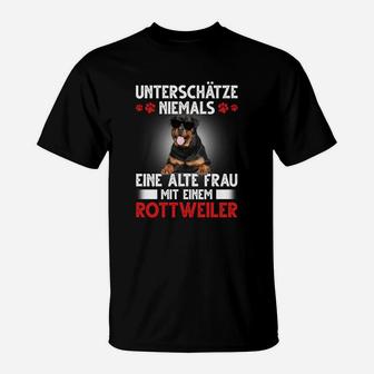Rottweiler Unterschätze Niemals Eine Alte Frau T-Shirt - Seseable