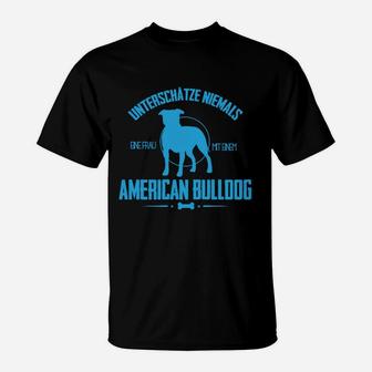 Unterschätze nie Frau mit Amerikanischer Bulldogge T-Shirt, Humorvolles Damen Tee - Seseable