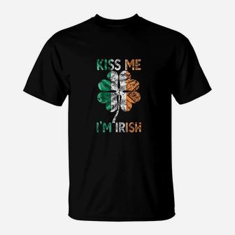 Vintage Kiss Me I Am Irish Ireland Flag Shamrock St Patty Day T-Shirt - Seseable