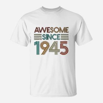 Born In 1945 Retro Vintage 77th Birthday Gifts 77 Years Old T-Shirt - Seseable