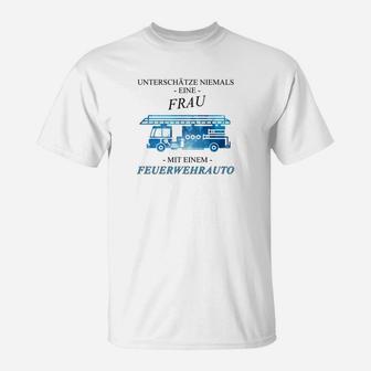 Feuerwehrfrau T-Shirt mit Spruch: Nie eine Frau im Feuerwehrauto unterschätzen - Seseable