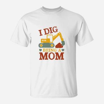 I Dig Being Mom Excavator Cartoon For New Mother T-Shirt - Seseable