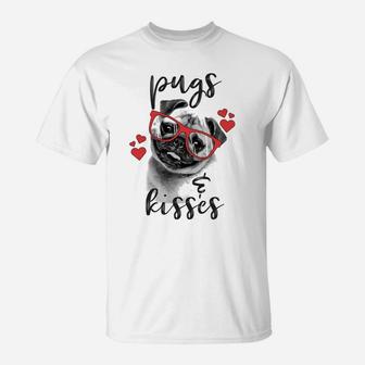 Pugs And Kisses Red Hearts Valentines Graphic T-Shirt - Seseable