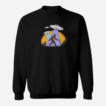 Bigfoot Ufo Abduction - Vintage Believe Retro T-Shirt