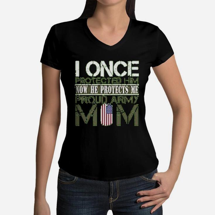 Army Mothers Gift I Once Protected Him Now He Protects Me Proud Army Mom Of Her Son Women V-Neck T-Shirt