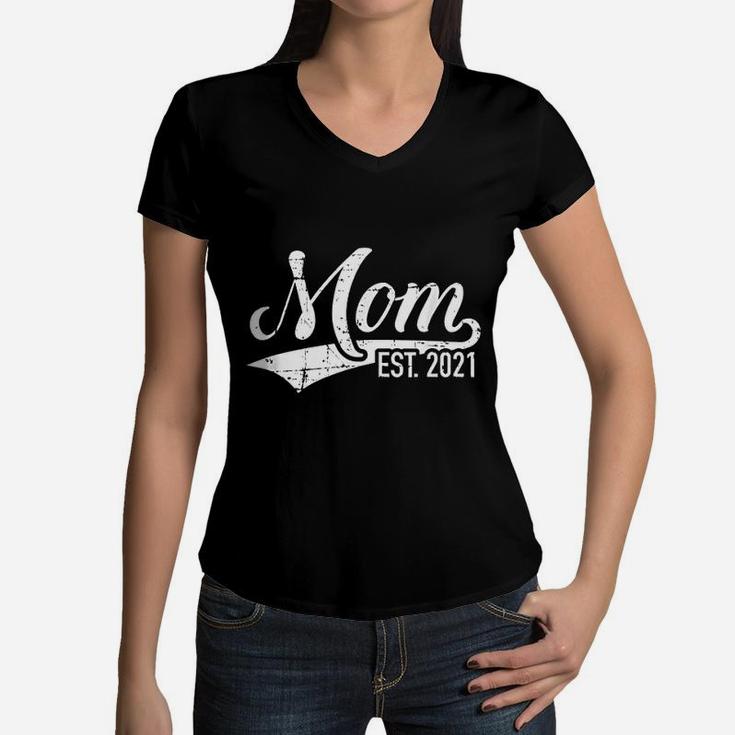 Mom Est 2021 New Mommy Women V-Neck T-Shirt