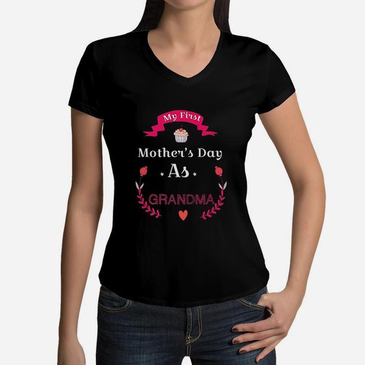 My First Mothers Day Gift New Grandma To Be Women V-Neck T-Shirt