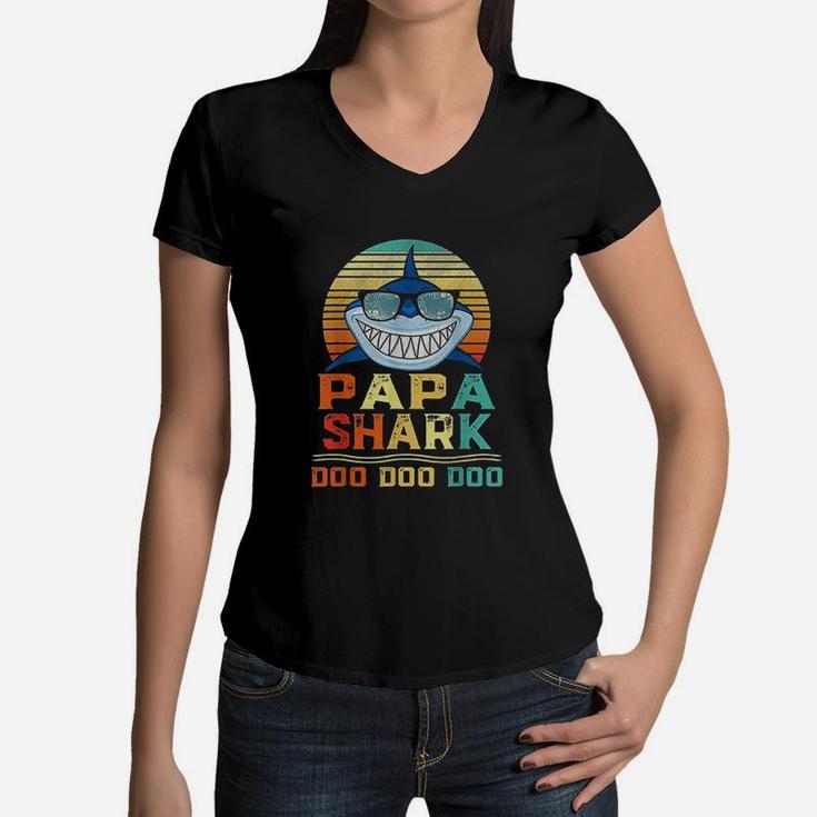 Papa Shark Doo Doo Matching Family Shark Birthday Gifts Women V-Neck T-Shirt