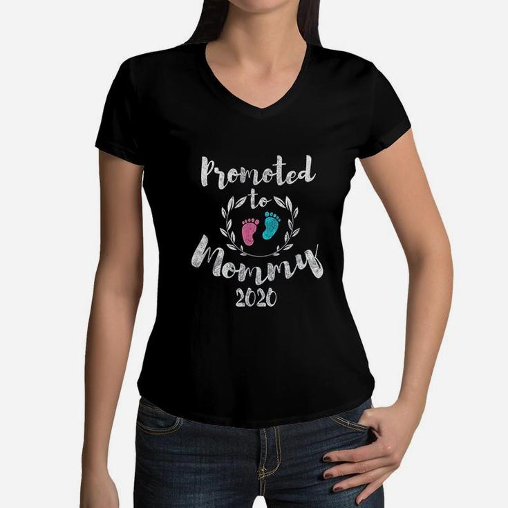 Promoted To Mommy 2020 Soon To Be Mom Baby Arrival Gift Women V-Neck T-Shirt