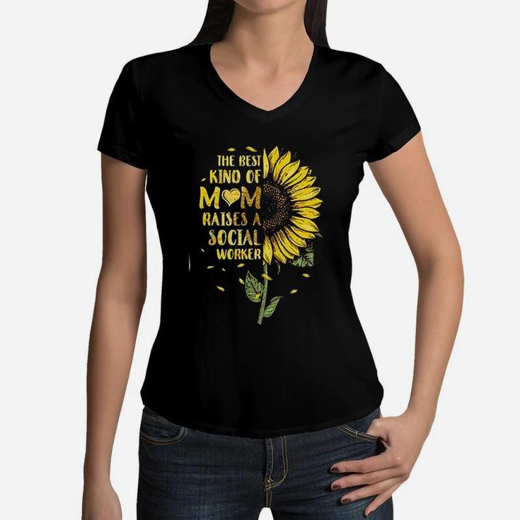 The Best Kind Of Mom Raises A Social Worker Mothers Day Women V-Neck T-Shirt