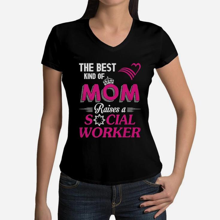 The Bestd Kind Of Mom Raises A Social Worker Gift Women V-Neck T-Shirt