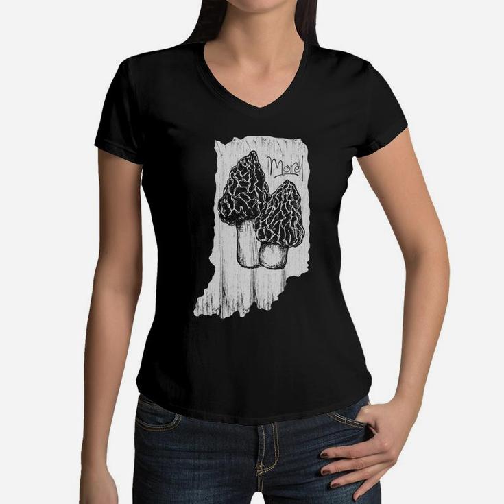 Vintage Morel Mushroom Hunting Picking Morchella Mushrooms Women V-Neck T-Shirt
