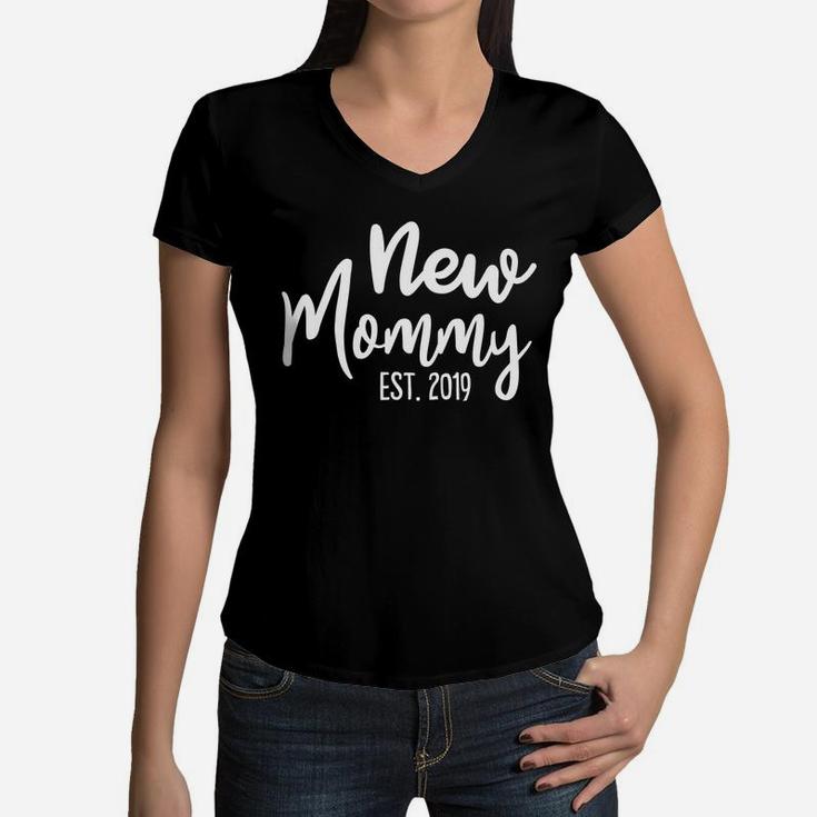 Womens New Mommy Est 2019 Mothers Gifts For Expecting Mother Women V-Neck T-Shirt