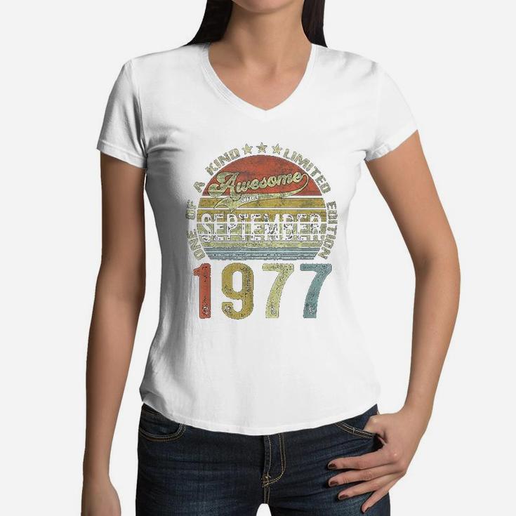 43 Years Old Gifts Vintage September 1977 43th Birthday Gift Women V-Neck T-Shirt