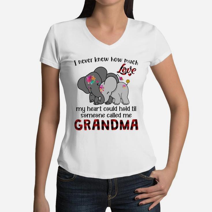 Elephant Mom I Never Knew How Much My Heart Could Hold Til Someone Called Me Grandma Women V-Neck T-Shirt