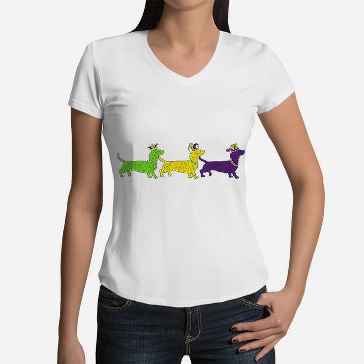 Funny Mardi Gras Dachshund Beads Gift Dog Dad Dog Mom Women V-Neck T-Shirt