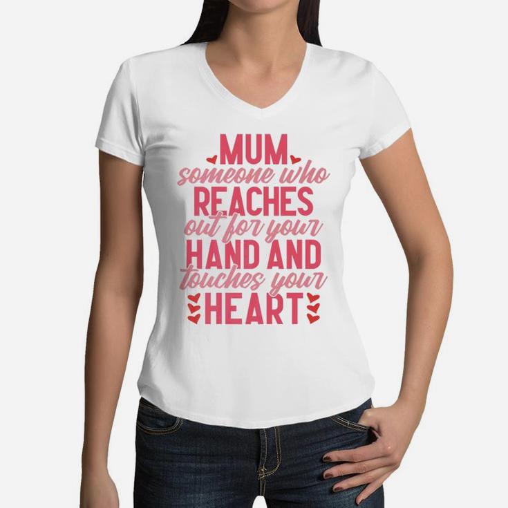 Mum Bes Women Daughter Gift Mum Reaches Out For You Women V-Neck T-Shirt