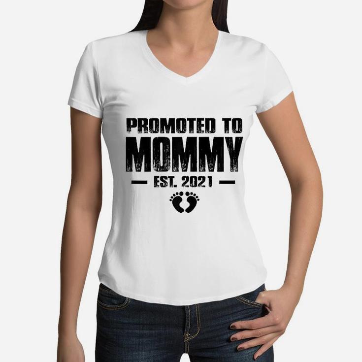 Promoted To Mommy Est 2021 Best Mothers Gifts New Mom Women V-Neck T-Shirt