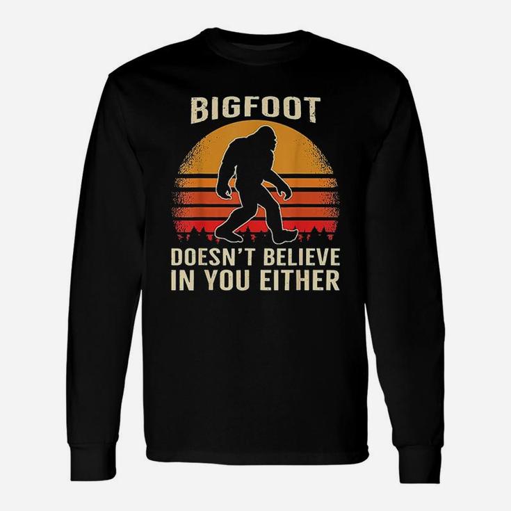 Bigfoot Doesnt Believe In You Either Bigfoot Sasquatch Retro Long Sleeve T-Shirt