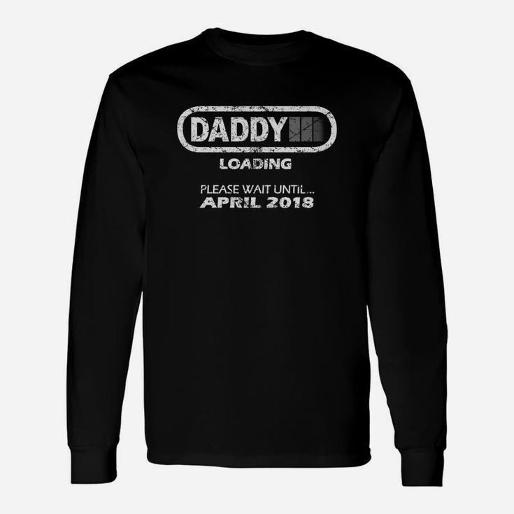 Dad To Be April 2022 New Daddy Loading Vintage Long Sleeve T-Shirt