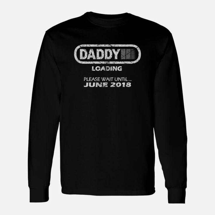Dad To Be June 2022 New Daddy Loading Vintage Long Sleeve T-Shirt