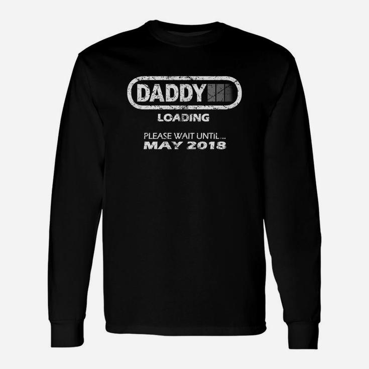 Dad To Be May 2022 New Daddy Loading Vintage Long Sleeve T-Shirt