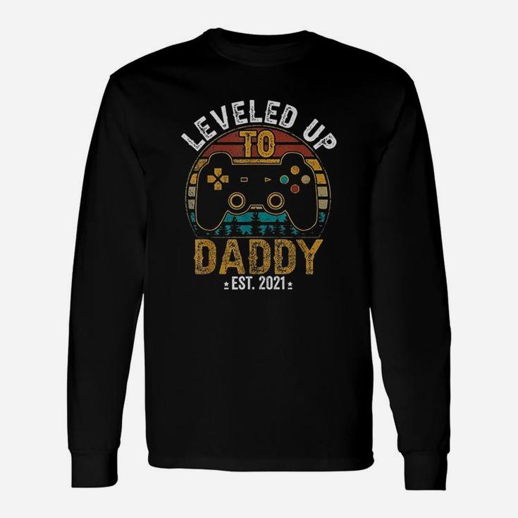 Leveled Up To Daddy 2021 Vintage Soon To Be Dad Est 2021 Long Sleeve T-Shirt