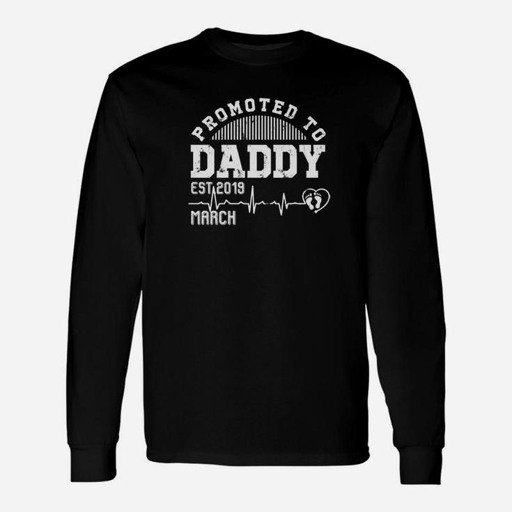 Promoted To Daddy Est 2022 March Expecting Dad Shirt Long Sleeve T-Shirt
