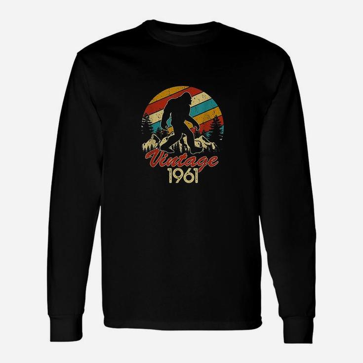 Retro Vintage Bigfoot Silhouette 60th Born In 1961 Birthday Long Sleeve T-Shirt