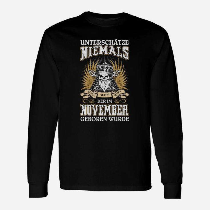 Unterschätze Niemals Der Im November Geboren Wurde Langarmshirts