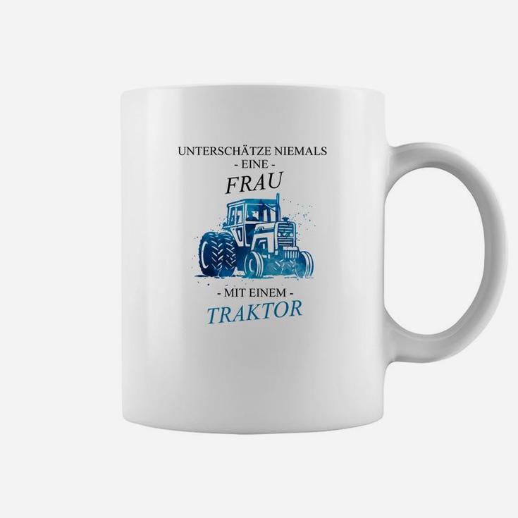 Traktor Damen Tassen, Motiv Nie eine Frau mit Traktor unterschätzen