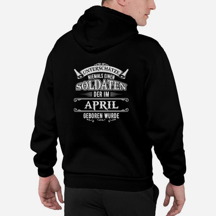 Schwarzes Hoodie Unterschätze nie April-Soldaten, Geburtstags Tee