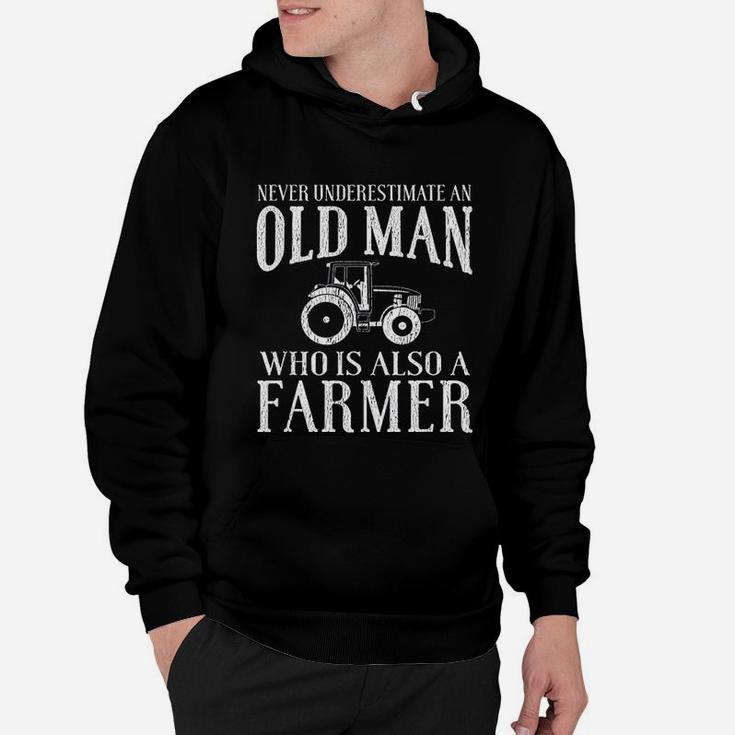 Farmer Funny Gift Never Underestimate An Old Man Farmer Hoodie